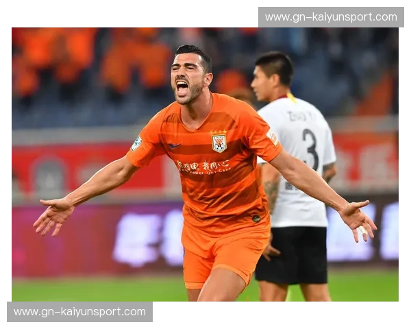 激情重燃！上港vs鲁能经典对决回放，重温绿茵场上的荣耀时刻